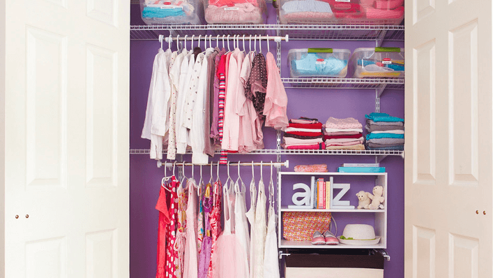 armário com roupas e acessórios organizados - saúde mental